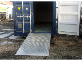 Alumiiniramppi konttiin 1500x1200x400.